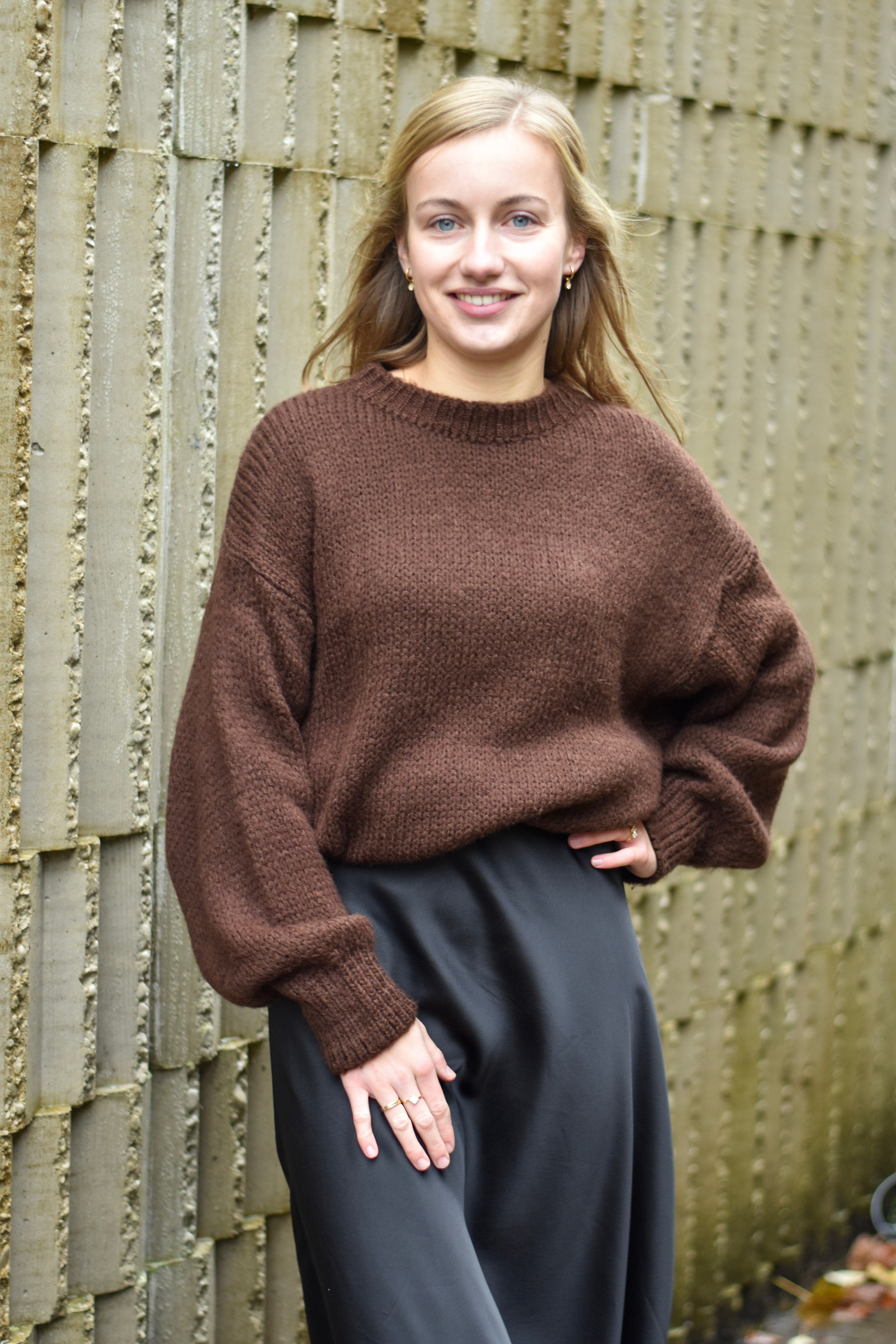 Oversized trui Bruin