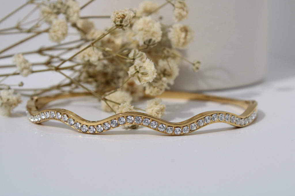 Minimalistische Gouden Bangle Wavy Strass | Jewellery by Marie