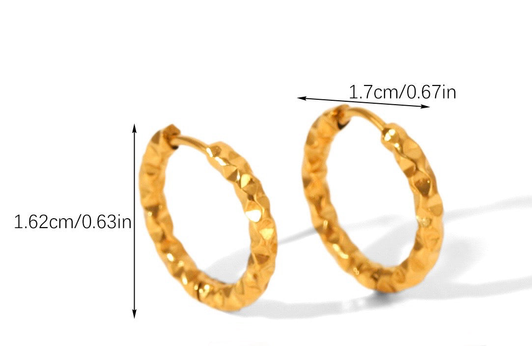 Minimalistische gouden oorbellen Mini Hoops | Jewellery by Marie