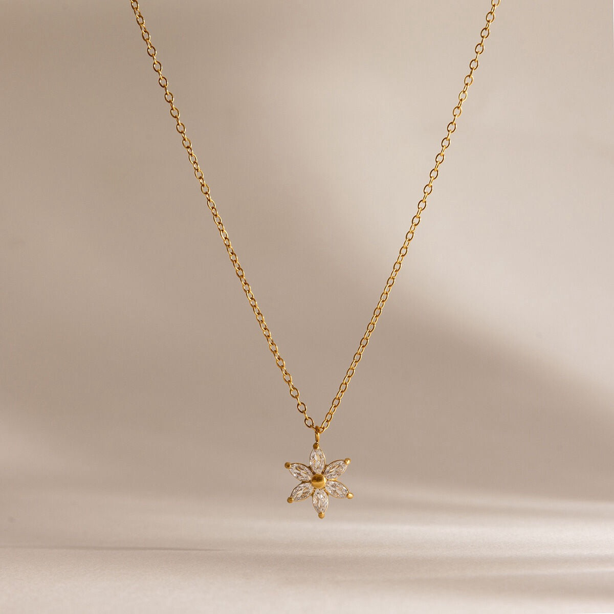 Minimaal gouden ketting Zirkonia Flower