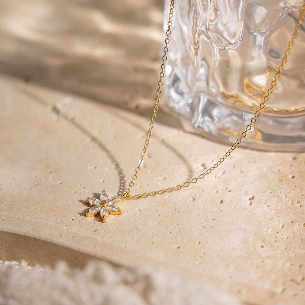 Minimaal gouden ketting Zirkonia Flower