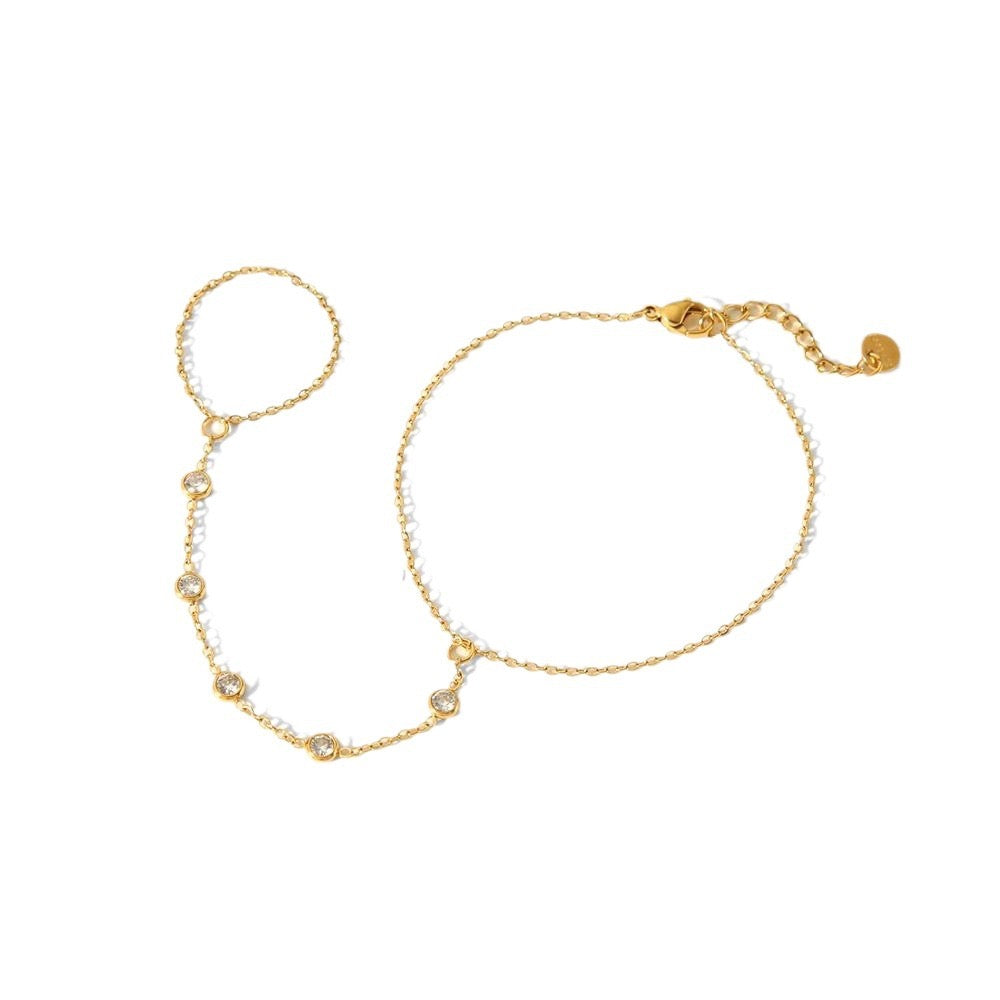 Minimalistische Gouden Handchain Diamant cirkel | Jewellery by Marie Gouden handchain met strass steentjes