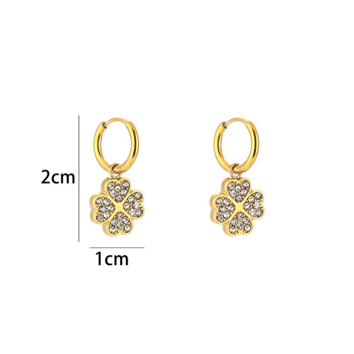Minimalistische_Gouden_Oorbellen_Strass_Klaver_Jewellery_by_Marie afmetingen