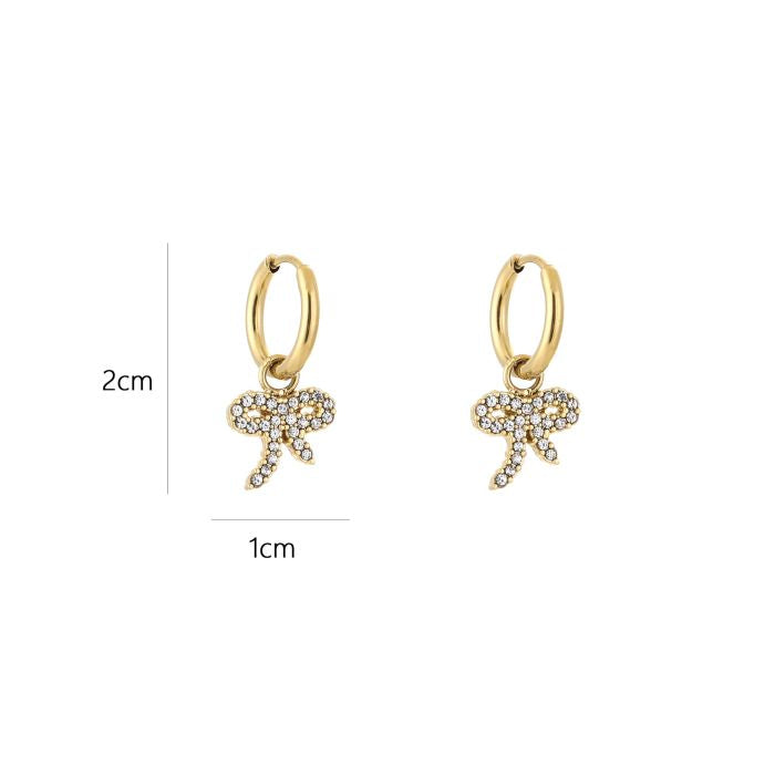 Minimalistische Gouden Oorbellen Zirkonia Strik | Jewellery by Marie afmetingen met strikhanger met strass