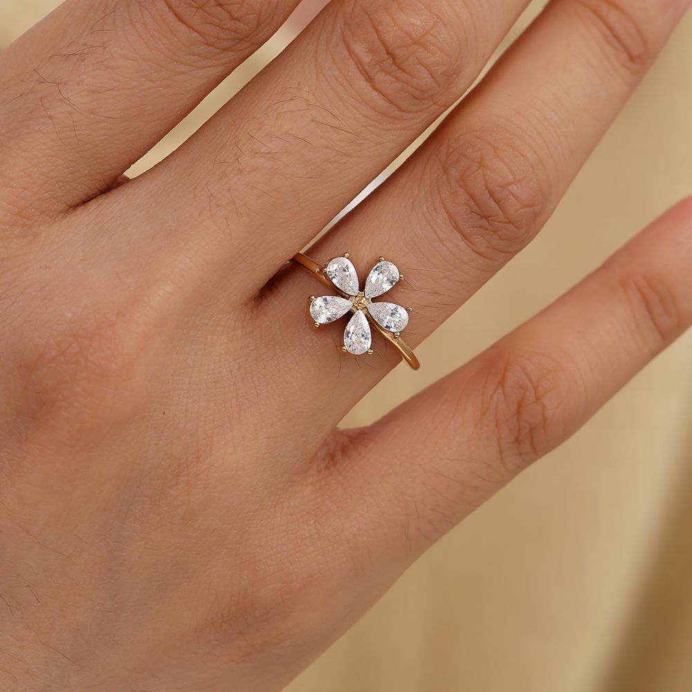 Minimalistische Gouden ring Flower strass | Jewellery by Marie verstelbare gouden ring met bloem van diamant