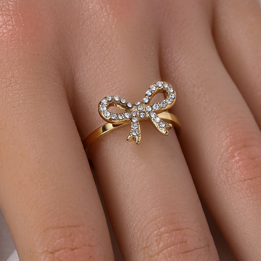 Minimalistische Gouden ring Strassy Bow | Jewellery by Marie verstelbare ring met strik en strass