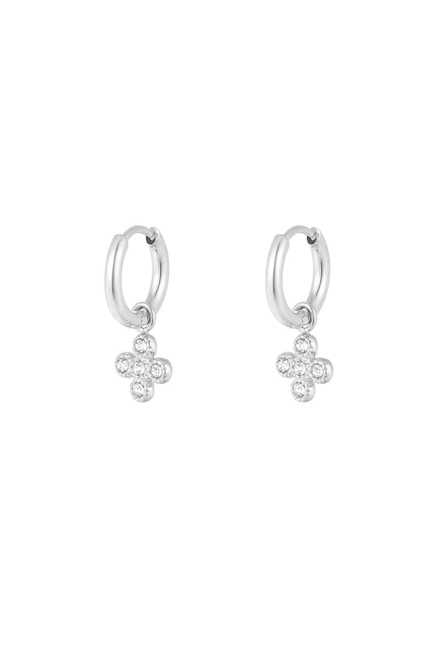 Minimalistische Zilveren Oorbellen Clover Class | Jewellery by Marie oorring met klaver met blingbliing