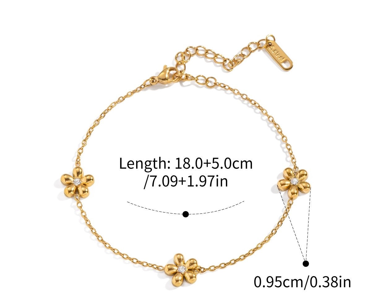 Minimalistische gouden Armband Triple flower | Jewellery by Marie Gouden armband met bloemen