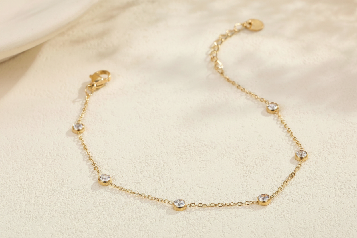 Minimalistische gouden armband Diamant cirkel | Jewellery by Marie Armband met strass steentjes