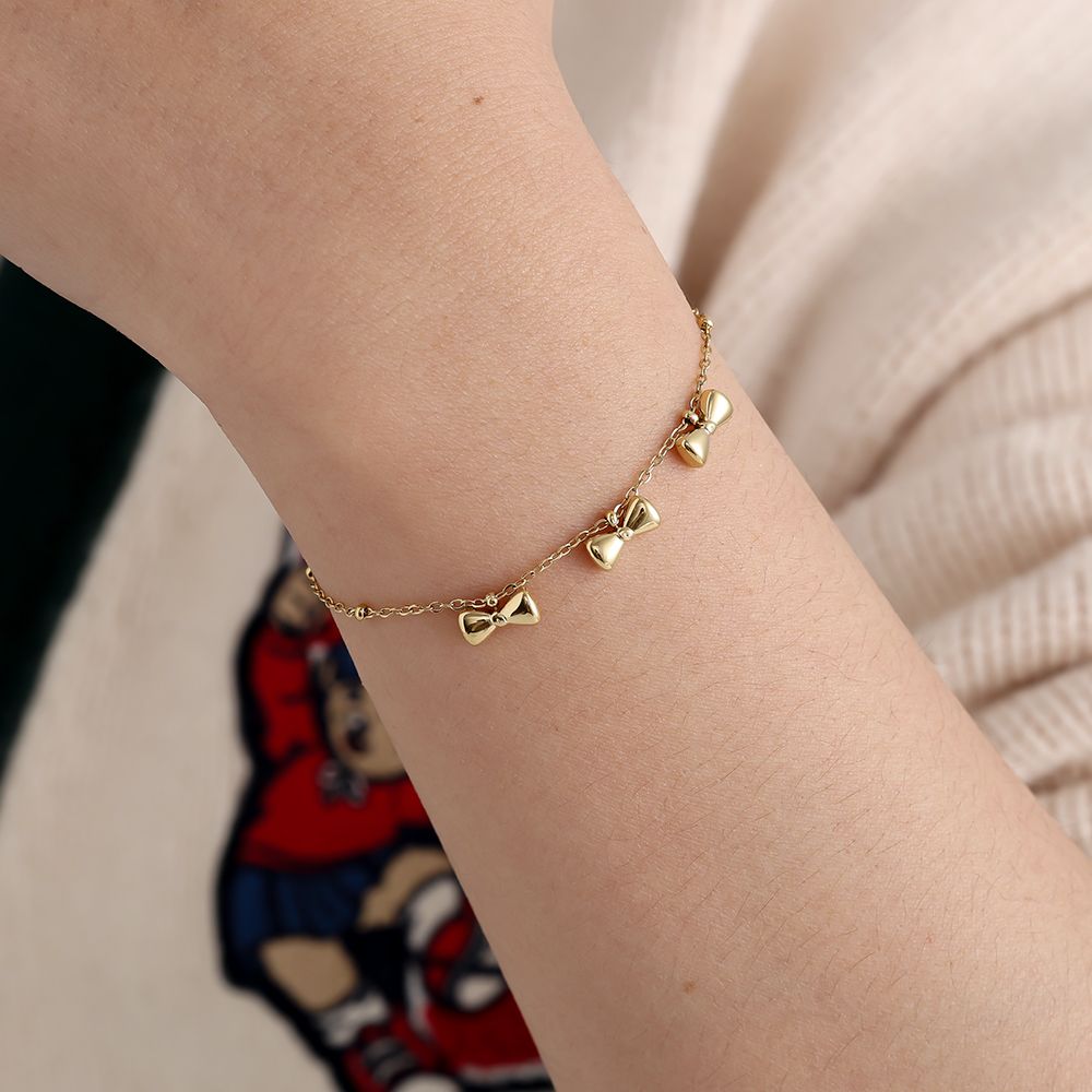 Minimalistische gouden armband shiny Bow | Jewellery by Marie gouden armband met strikjes ern strass