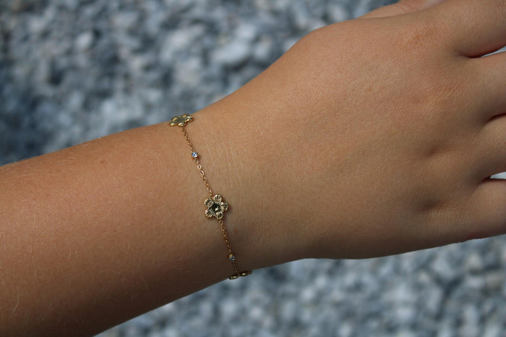 Minimalistische Gouden armband Flower strass | Jewellery by Marie