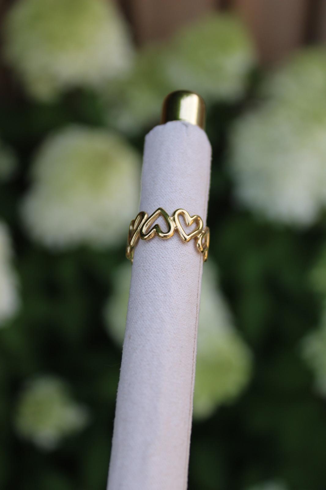Twisted love ring