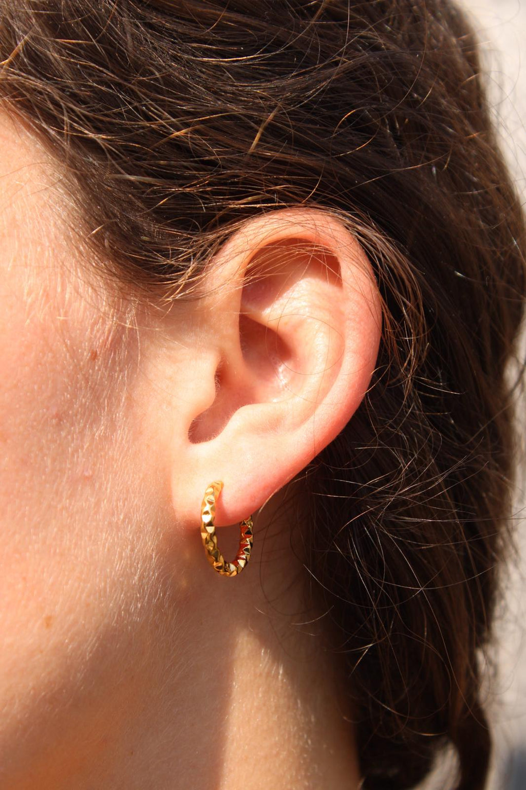 Minimalistische gouden oorbellen Mini Hoops | Jewellery by Marie