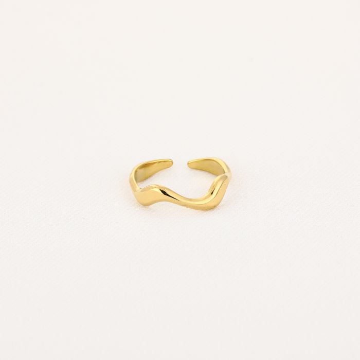 Wavy ring